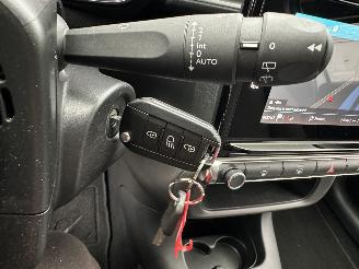 Citroën C3 Gereserveerd 1.2 PureTech 83pk C-Series - navi - line assist - clima - cruise - apple carpl - 66dkm nap - licht + regensensor picture 31