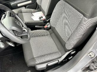 Citroën C3 Gereserveerd 1.2 PureTech 83pk C-Series - navi - line assist - clima - cruise - apple carpl - 66dkm nap - licht + regensensor picture 18