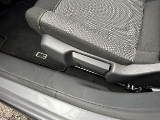 Citroën C3 Gereserveerd 1.2 PureTech 83pk C-Series - navi - line assist - clima - cruise - apple carpl - 66dkm nap - licht + regensensor picture 35