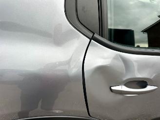 Citroën C3 Gereserveerd 1.2 PureTech 83pk C-Series - navi - line assist - clima - cruise - apple carpl - 66dkm nap - licht + regensensor picture 13