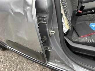 Citroën C3 Gereserveerd 1.2 PureTech 83pk C-Series - navi - line assist - clima - cruise - apple carpl - 66dkm nap - licht + regensensor picture 48