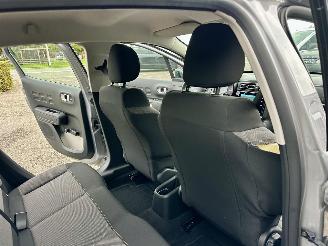 Citroën C3 Gereserveerd 1.2 PureTech 83pk C-Series - navi - line assist - clima - cruise - apple carpl - 66dkm nap - licht + regensensor picture 70