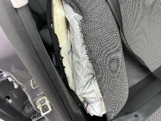 Citroën C3 Gereserveerd 1.2 PureTech 83pk C-Series - navi - line assist - clima - cruise - apple carpl - 66dkm nap - licht + regensensor picture 53