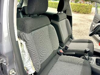 Citroën C3 Gereserveerd 1.2 PureTech 83pk C-Series - navi - line assist - clima - cruise - apple carpl - 66dkm nap - licht + regensensor picture 52