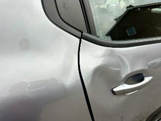 Citroën C3 Gereserveerd 1.2 PureTech 83pk C-Series - navi - line assist - clima - cruise - apple carpl - 66dkm nap - licht + regensensor picture 97