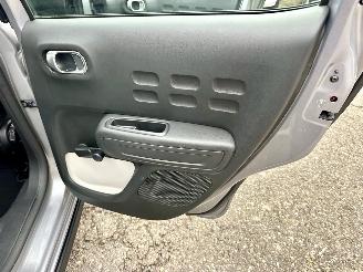 Citroën C3 Gereserveerd 1.2 PureTech 83pk C-Series - navi - line assist - clima - cruise - apple carpl - 66dkm nap - licht + regensensor picture 69