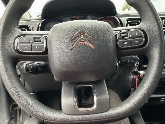 Citroën C3 Gereserveerd 1.2 PureTech 83pk C-Series - navi - line assist - clima - cruise - apple carpl - 66dkm nap - licht + regensensor picture 32