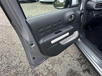 Citroën C3 Gereserveerd 1.2 PureTech 83pk C-Series - navi - line assist - clima - cruise - apple carpl - 66dkm nap - licht + regensensor picture 40