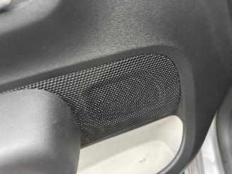 Citroën C3 Gereserveerd 1.2 PureTech 83pk C-Series - navi - line assist - clima - cruise - apple carpl - 66dkm nap - licht + regensensor picture 60