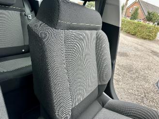 Citroën C3 Gereserveerd 1.2 PureTech 83pk C-Series - navi - line assist - clima - cruise - apple carpl - 66dkm nap - licht + regensensor picture 41