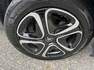 Citroën C3 Gereserveerd 1.2 PureTech 83pk C-Series - navi - line assist - clima - cruise - apple carpl - 66dkm nap - licht + regensensor picture 84