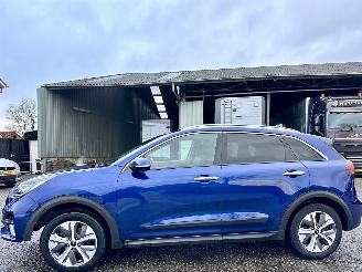 Schadeauto Kia e-Niro 64kWh 204pk aut DynamicPlusl - nap - schuifdak - carplay - keyless - stuurverw - front + line assist 2021/11