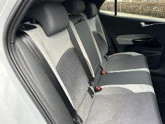 Volkswagen ID.3 gereserveerd 58kWh 204pk aut First Plus - nap - navi - cam - keyless - 19 inch - stuurverw - front + line assist - sfeerverl picture 58