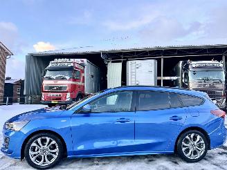 uszkodzony samochody osobowe Ford Focus 1.5D 120pk 8-traps aut + F1 ST-Line x - nap - hud - b&o - navi - cam - keyless - stuur + stoelverw 2022/12