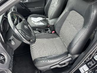 Toyota Auris Touring Sports Gereserveerd 1.8 Hybrid 123pk aut Exe - pano - nap - navi - camera - keyless - front + line + park assist picture 43