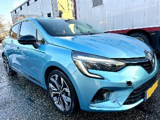 Renault Clio gereserveerd 1.6 E-Tech Hybrid 8-traps aut 140 Intens - nap - 360cam - keyless - navi - front + line + side + park assist - virtual picture 4