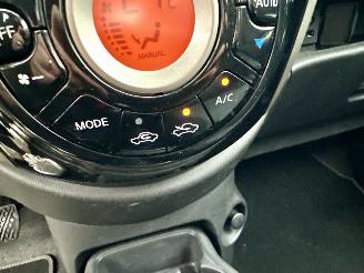 Nissan Micra 1.2i 80pk Connect Edition 5drs - navi - clima - cruise - pdc v+a - licht + regensensor - gebruikerssporen picture 49