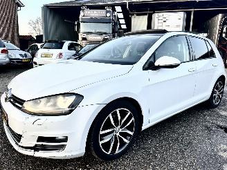 Volkswagen Golf 1.2 TSI 105pk 6-bak Highl 5drs - pano - nap - xenon - massage - navi - stoelverw - half leer - bearlock picture 2