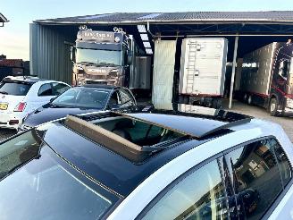 Volkswagen Golf 1.2 TSI 105pk 6-bak Highl 5drs - pano - nap - xenon - massage - navi - stoelverw - half leer - bearlock picture 6