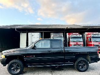 Vaurioauto  commercial vehicles Dodge Ram 1500 V8 Magnum 4x4 lpg automaat - nap - uitlaat klepsysteem - airco - cruise - leer - 4x goede banden - dvd - trekh 1998/7