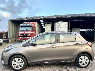 škoda osobní automobily Toyota Yaris 1.0 VVT-i 69pk Comfort 5drs - nap - front + line assist - airco - bleutooth - aux - usb - stuurbediening 2018/2