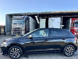 Voiture accidenté Volkswagen Polo 1.0 TSI 95pk aut + f1 Life 5drs - 69dkm nap - carplay - front + line assist - airco - cruise contr - virtual cockpit 2023/7