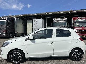 krockskadad bil auto Mitsubishi Space-star 1.0i 71pk Cool+ 5drs - nap - airco - elektr pakket - licht + regensensor - facelift - 4x nieuwe banden 2020/11