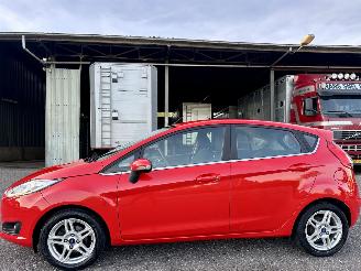 krockskadad bil auto Ford Fiesta 1.0T EcoBoost 101pk Titanium 5drs - nap - navi - airco - aux - usb - lmv - cv afstand - elektr ram + spiegels 2013/10