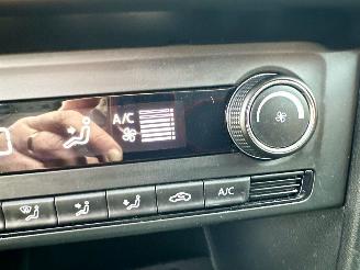 Volkswagen Polo 1.4 TDI 75pk BlueMotion 5drs - navi - clima - cruise - facelift - bleutooth - pdc v+a - front assist - privacy glass picture 19