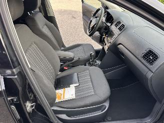 Volkswagen Polo 1.4 TDI 75pk BlueMotion 5drs - navi - clima - cruise - facelift - bleutooth - pdc v+a - front assist - privacy glass picture 45