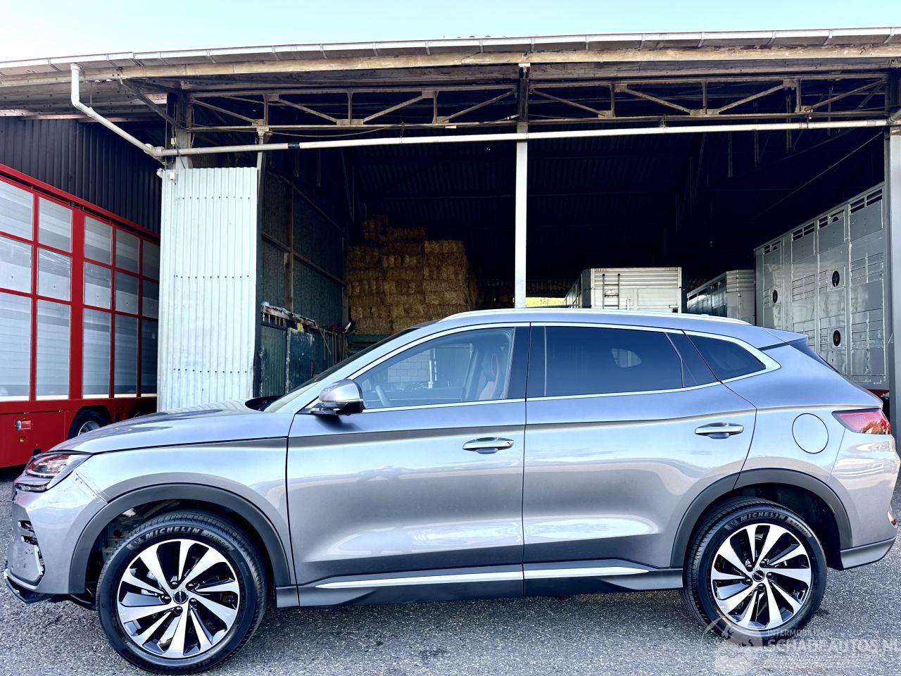 BYD Seal U 1.5 DM-i Plug-In Hybrid 180pk aut FWD Boost - pano - nap - head up - stuurverw - stoelkoeling - infinity