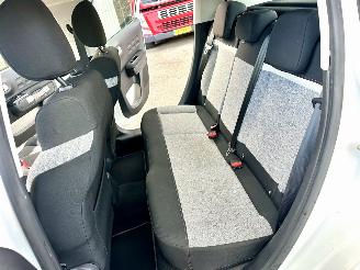 Citroën C3 1.2 PureTech 82pk ELLE - nap - navi - pdc - line assist - lmv - carplay - clima - cruise - grijs dak picture 20