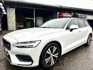Volvo V-60 2.0 B3 Hybrid 8-traps aut Momentum - 49dkm nap - navi - camera - leer - stoel + stuurverw - CarPlay picture 2