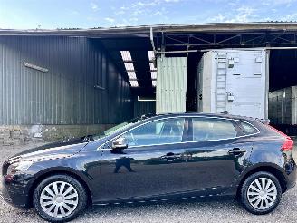 Schadeauto Volvo V-40 1.6 T4 179pk automaat Summum - xenon - navi - camera - keyless - front + line + side assist 2012/12