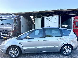 Schadeauto Ford S-Max 2.3-16V 162pk 6-traps aut Titanium 7Pers - navi - pdc v+a - licht + regensensor + aut dimmend spiegel 2009/1