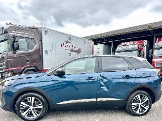 Schadeauto Peugeot 3008 1.6 HYbrid 225pk aut + f1 Allure Pack Bus - nap - nav - camera - keyless entry + start  - line + side assist 2022/5