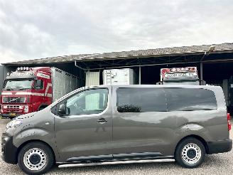 krockskadad bil auto Opel Vivaro E Combi 75kWh 136pk aut 9-Pers lang - nap - 2021/6