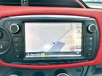 Toyota Yaris 1.3 VVT-i 99pk aut + f1 Dynamic - 48dkm nap - 1e eig - navi - cam - pdc v+a - airco - cruise - parelmoer picture 22