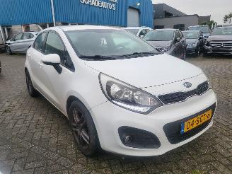 damaged passenger cars Kia Rio 1.2 cvvt  Super pack 5 drs 2011/9