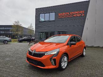 uszkodzony samochody osobowe Renault Clio  2024/4