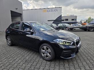 Auto incidentate BMW 1-serie 118i  / AUTOMAAT 2022/10