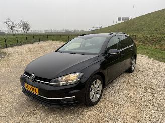 Schadeauto Volkswagen Golf 1.6 TDI Comfortline/automaat/clima/navi 2018/4