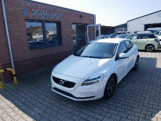 Voiture accidenté Volvo V-40 LED 2019/3