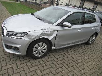 Skoda Fabia 1.0B Ambition 33.800km!!  Start&Stop Climatronic StoelVerwarming Keyless-Go  CruiseControl  Parktronic.... picture 5