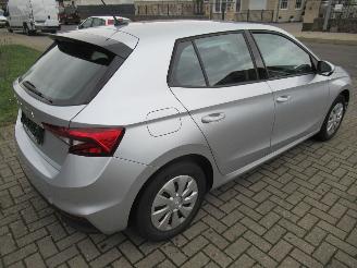 Skoda Fabia 1.0B Ambition 33.800km!!  Start&Stop Climatronic StoelVerwarming Keyless-Go  CruiseControl  Parktronic.... picture 2