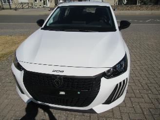 krockskadad bil auto Peugeot 208 1.2 Hybrid 22.025km Klima CruiseControl Pdc Navi>Android Auto/Carplay 2025/3