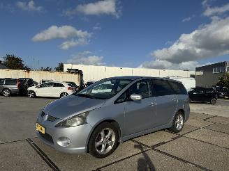 skadebil auto Mitsubishi Grandis 2.4 -16v Intense 7 persoons 2006/10