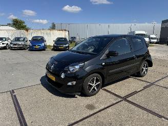 Damaged car Renault Twingo 1.2 16 collection 2013/1