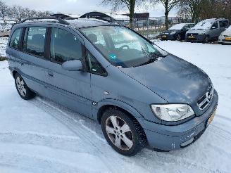 damaged passenger cars Opel Zafira 7 persoons AUTOMAAT 2004/3