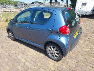 Toyota Aygo 5 deurs 900 euro minimum prijs picture 4